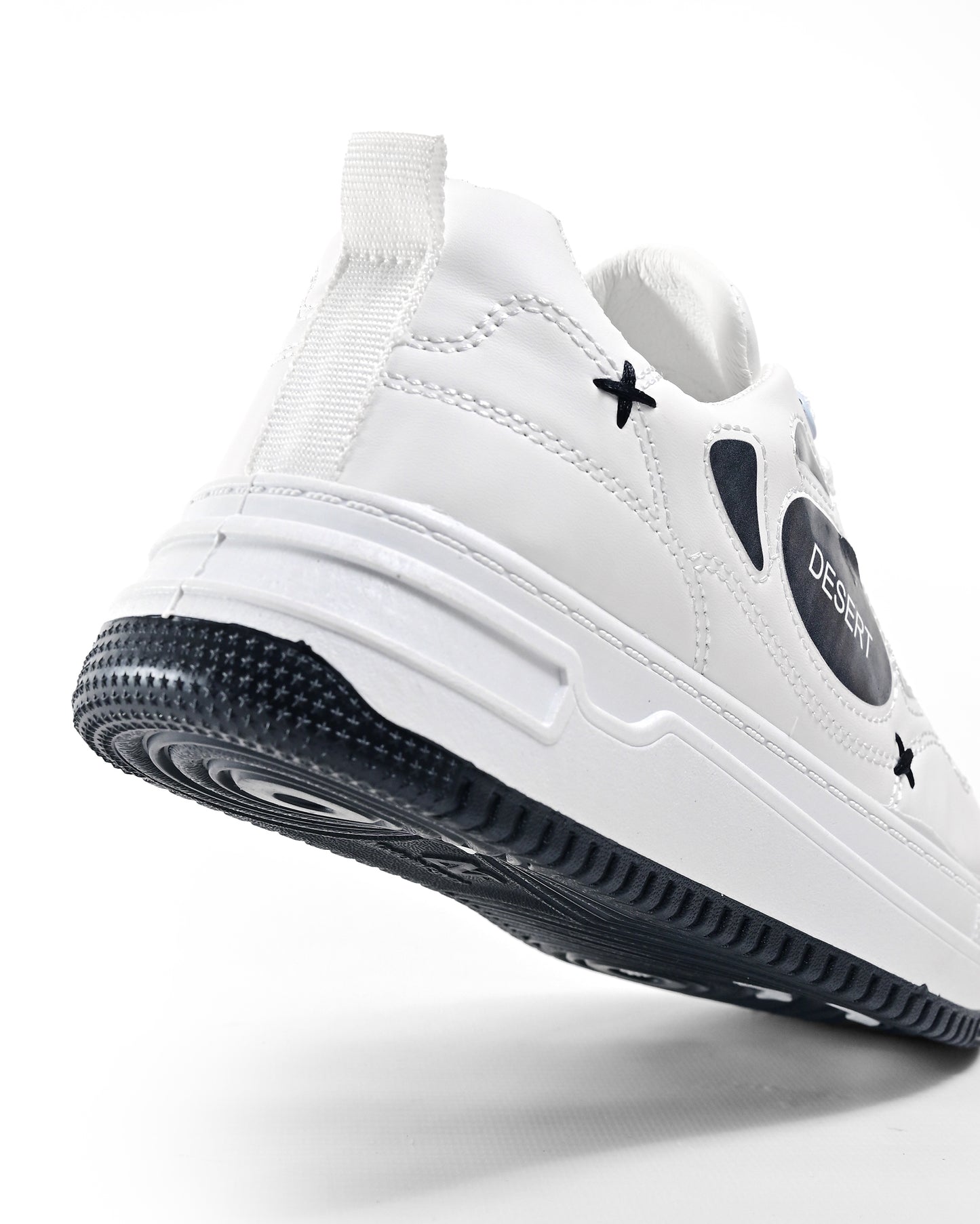 638/1 - Fashion flat sole sneaker for women